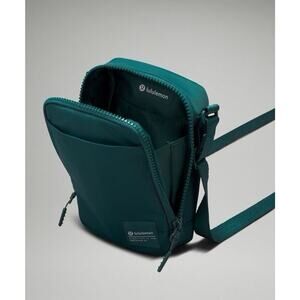 Lululemon Easy Access Teal Crossbody Bag 1.5 L Unisex